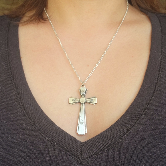 Vintage Silver Cross Necklace - Picture 5 of 8